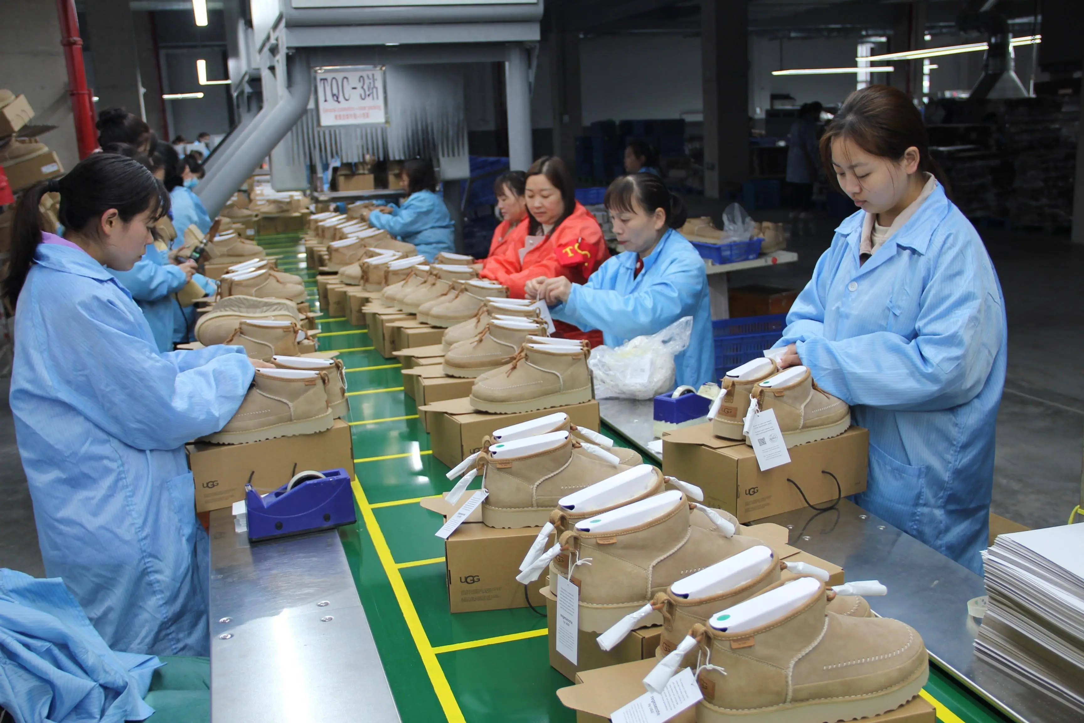 女生进厂做包装工累吗？