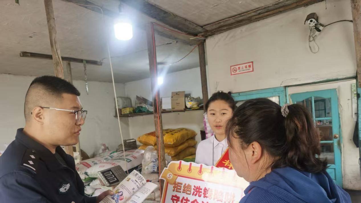 吉林银行辽源东辽支行联合东辽县公安局开展反洗钱宣传活动
