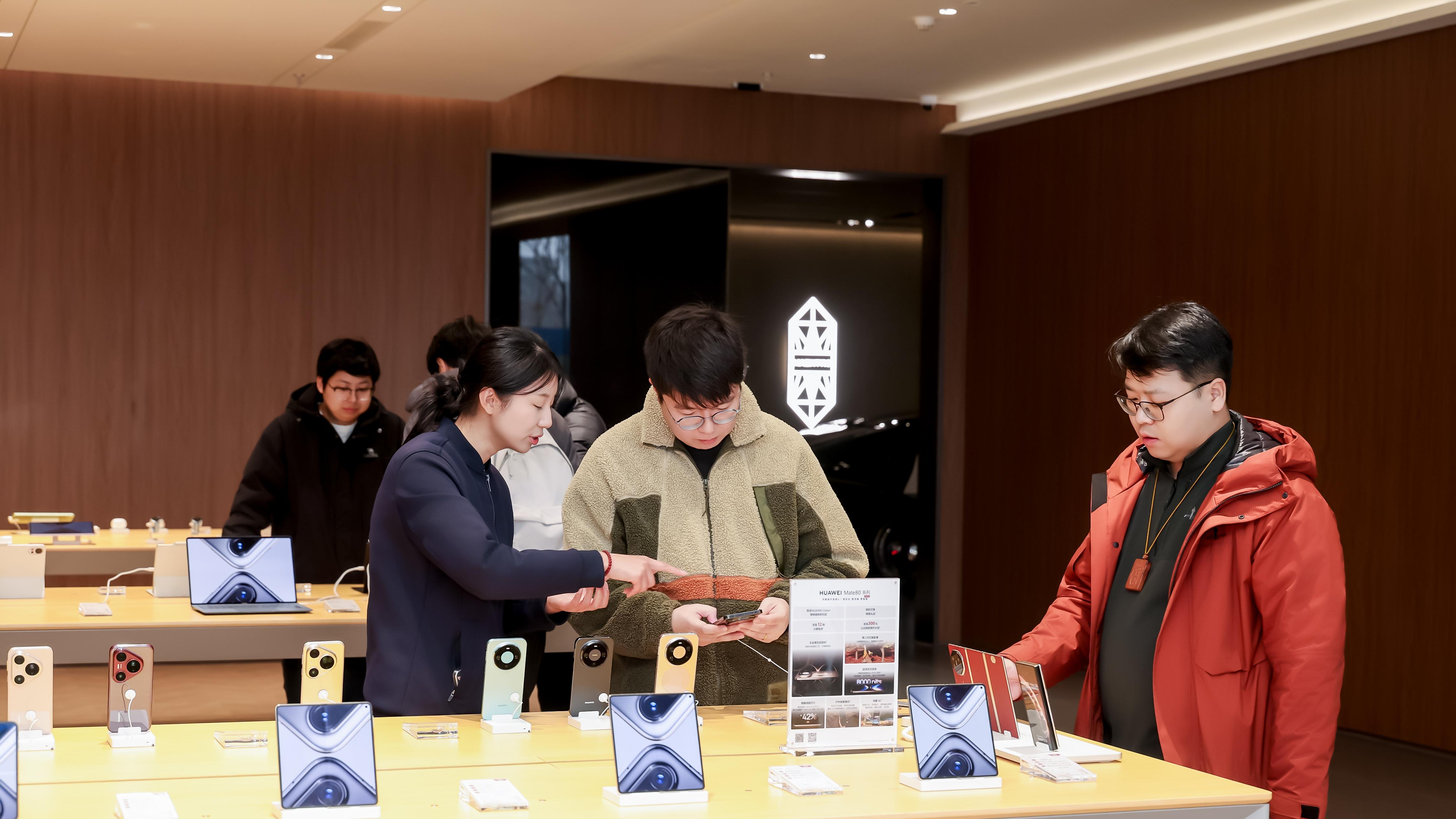 山水风华 智启金陵  鸿蒙智行南京江北新区店惊艳启幕