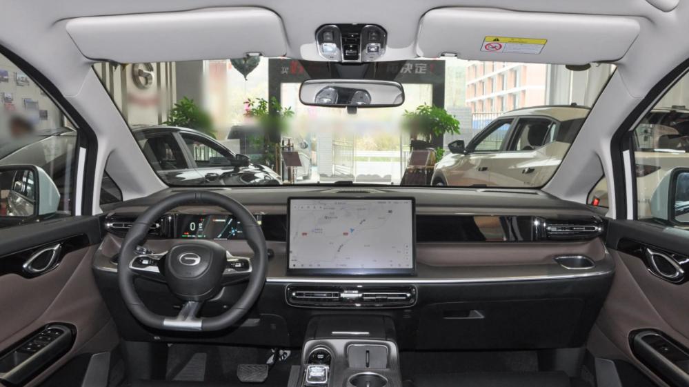 油混动力用车更经济，还是七座布局，传祺E8家用如何？