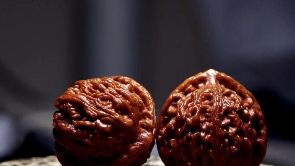 文玩核桃如何才能选一个称心如意？各有千秋但这几点要注意