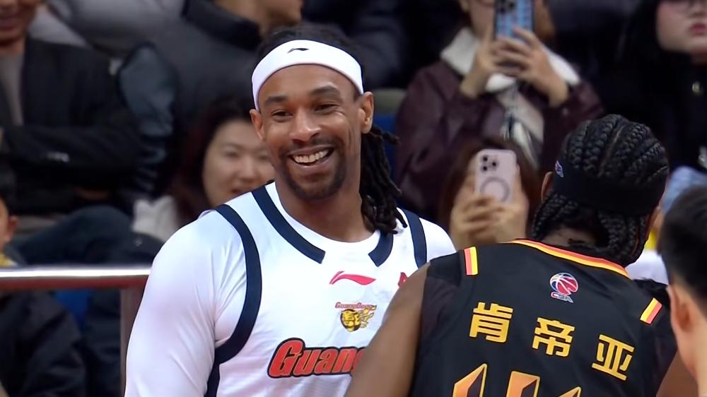 领先8分反遭2-11逆转！赛后媒体人晒出杜锋近日行程，更让粤迷破防