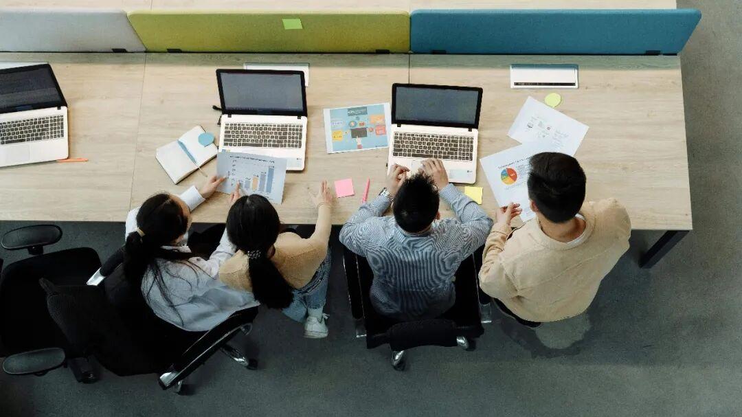 AI新牌桌：会用不够，要会组织