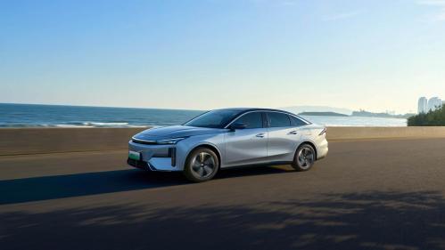 移动安全舱 + 超低油耗！新手第一台车选它值