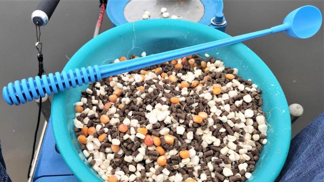 学大师打重窝？无数实例告诉你，90%的野钓场景都在浪费钱！