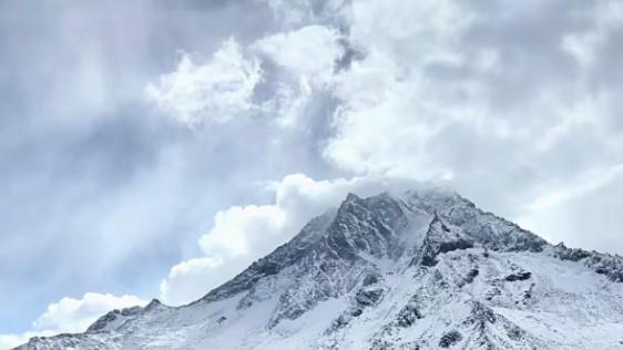 国产冲锋衣杀疯了，伯希和在唯品会被打到190