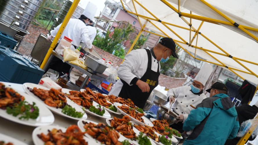 一站式省心办席，章叔叔城市精英一条龙办酒席服务，解锁宴请新方式