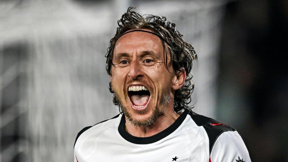 3选1，莫德里奇三大去向曝光！40岁仍踢满2000分钟，AC米兰何去何从