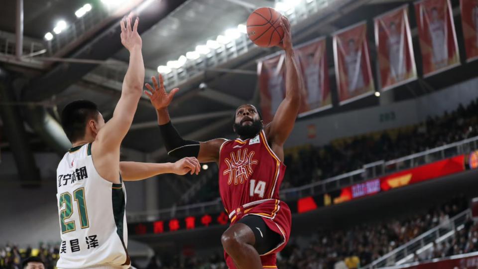 山西4分险胜辽宁迎3连胜 迪亚洛28+6赵继伟15+6+7丢关键三分