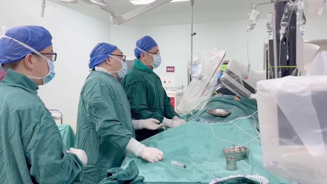 旋磨+振波技术破解重度钙化，95岁老人顺利闯过“心关”