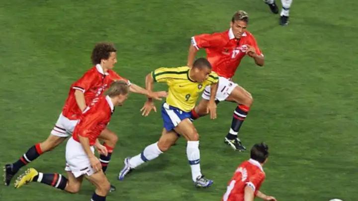 为什么1998年世界杯巴西队没能夺冠，阵容方面他们存在哪些问题？