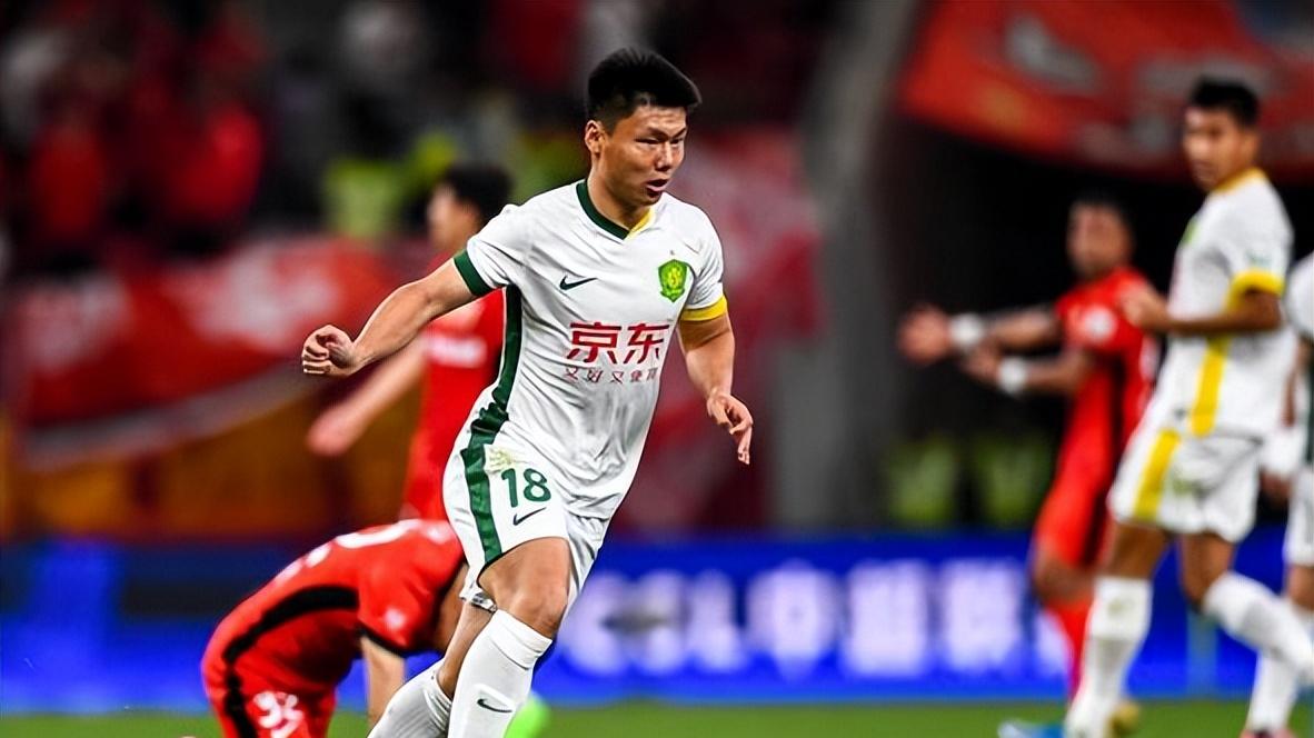 国安锋线杀手离队，著名记者打哑谜暗示新东家，两家中超球队2选1