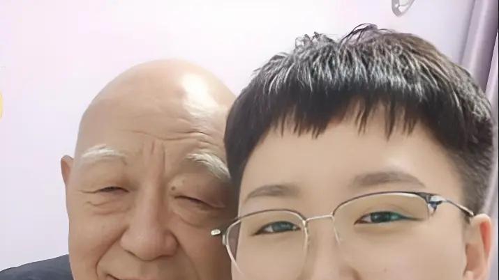 命运交织：从病榻到相伴的人生转折