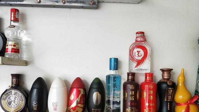 买白酒时，认准酒瓶上这行字，轻松避开酒精勾兑酒，看懂再买！