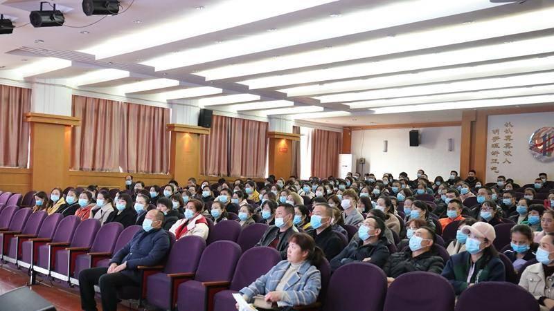 潘新凌青少年心理专家 郑州十一中人民路校区召开心理座谈会