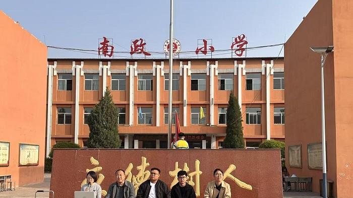 情系桑梓育桃李 公益初心助成长