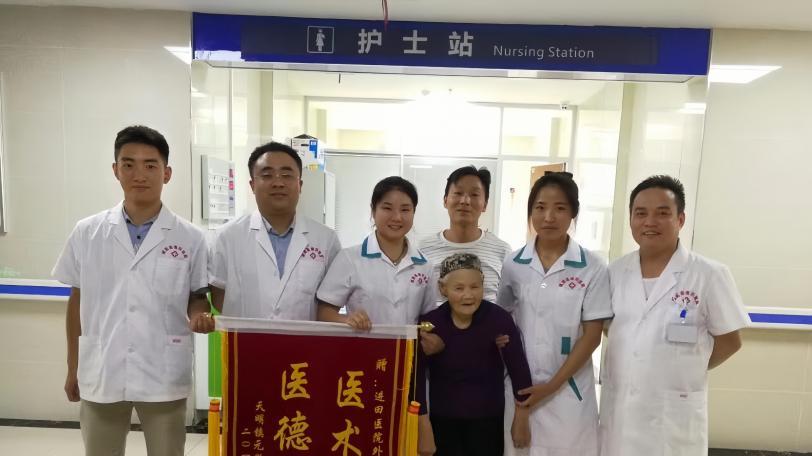 仁心仁术暖社区，妙手回春传佳话——记汉中路街道上水渡社区医生刘柏江