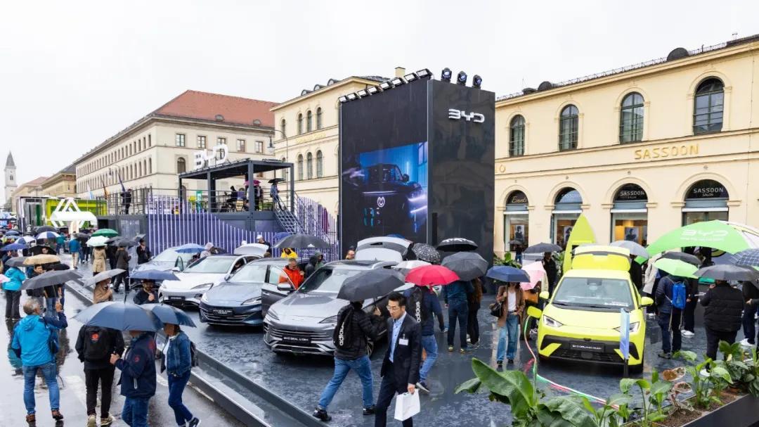 内销崩了，出海疯了