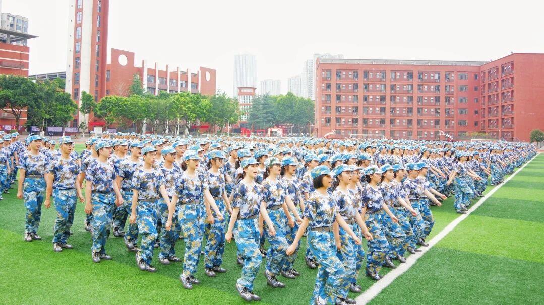 重庆市礼嘉中学校高2025级学子用汗水浇铸青春最挺拔的脊梁