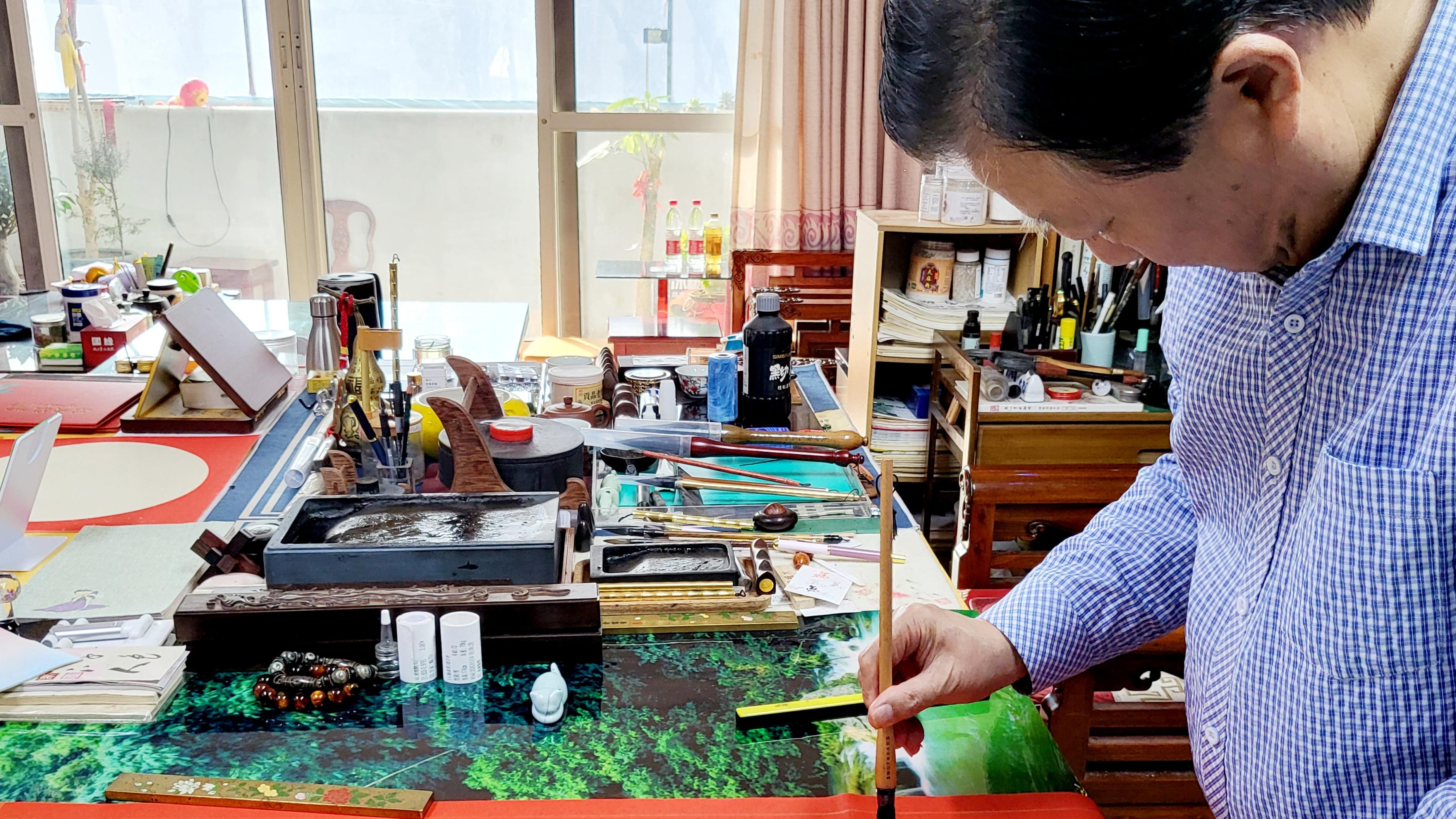 书法家朱时华创作马年春联，三马叠字寓意深刻