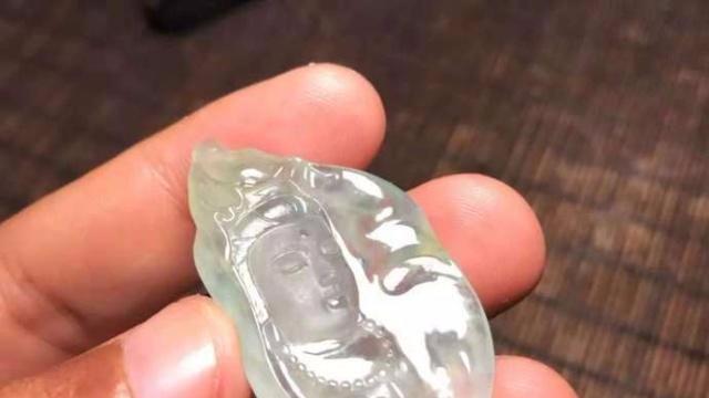 小料丑到没朋友，玉雕师买回家一雕，变成了。。。