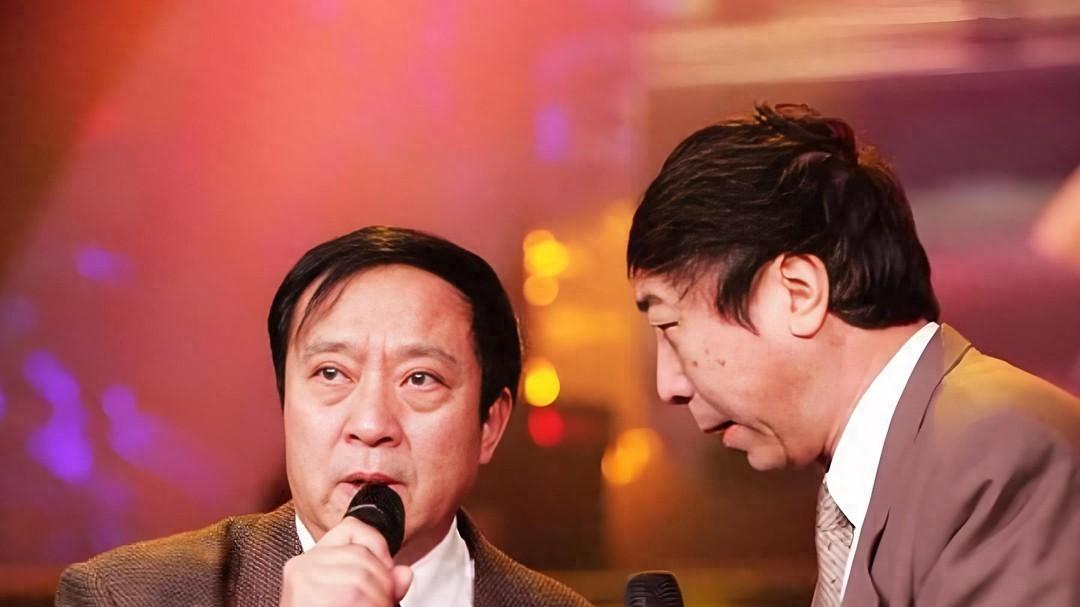 58岁丢官离婚，76岁晚景凄凉，牛群混成这样，冯巩为何不帮帮他？