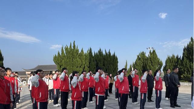 衡阳市华新实验中学开展清明祭英烈主题活动