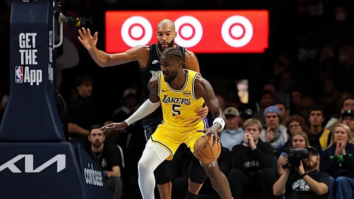 23+10+6前板！湖人新援打爽了，1数据联盟第2，老詹：签他很关键