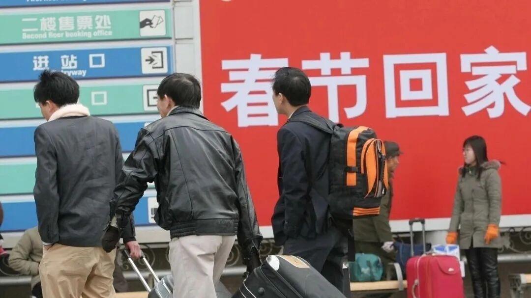 “妈，我今年不想回家了…” 这句话背后，是千万成年人的春节孤独