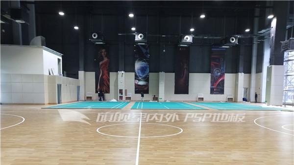 篮球地板怎么选？3个核心点，新手也能不踩坑