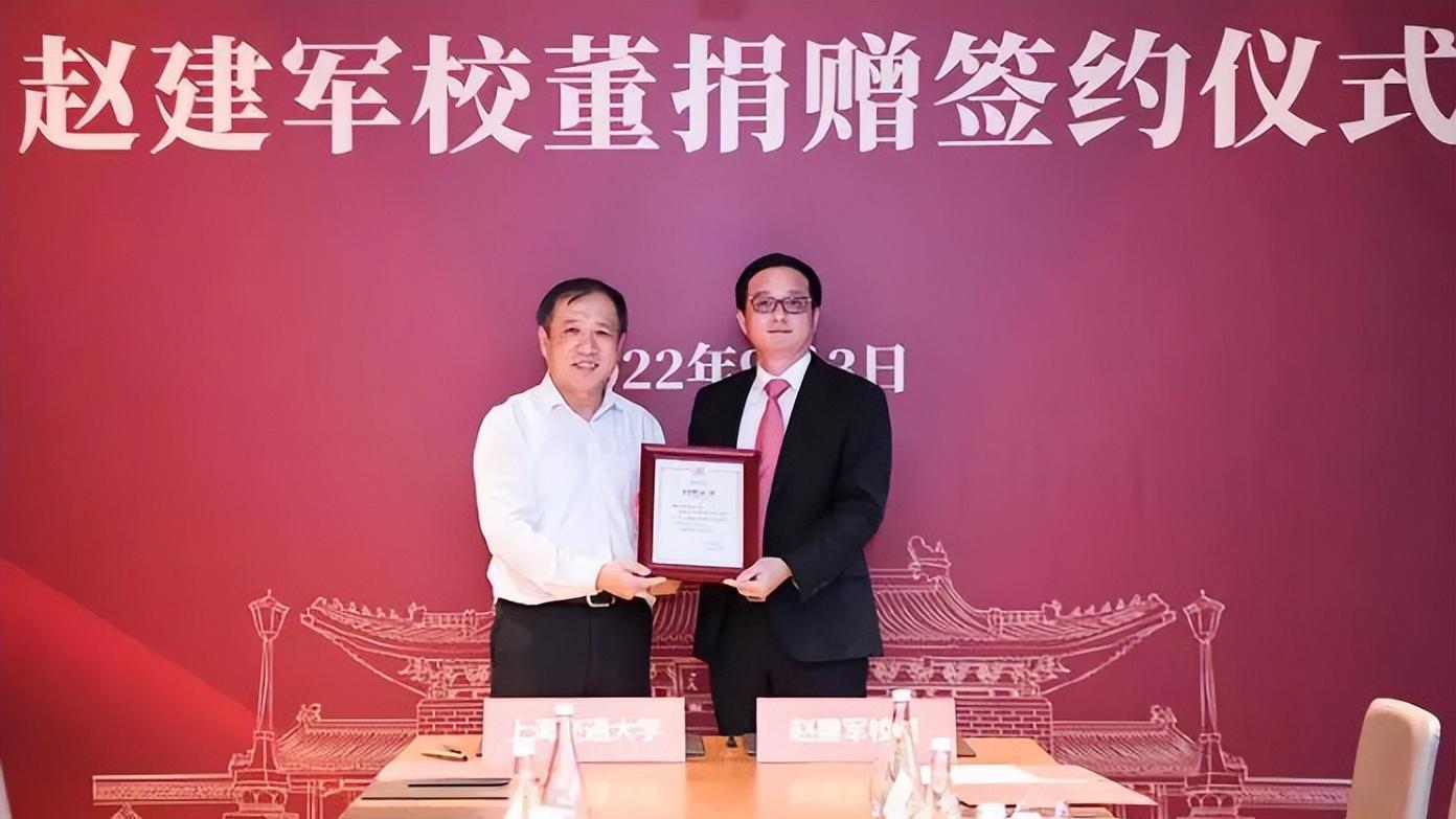 突发！路由器巨头创始人被曝举家移民美国，已交100万“诚意金”