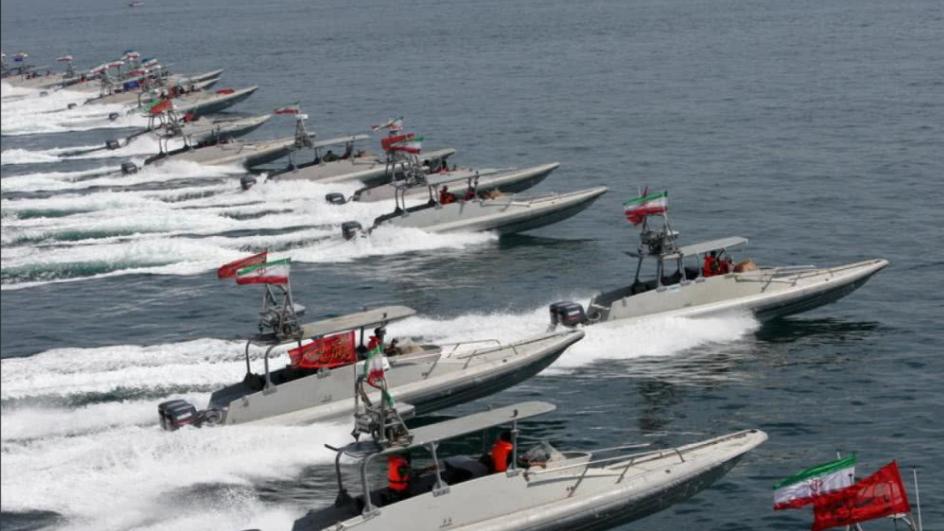 航母刚到位，不到24小时，美以发动空袭，特朗普誓言摧毁伊朗海军