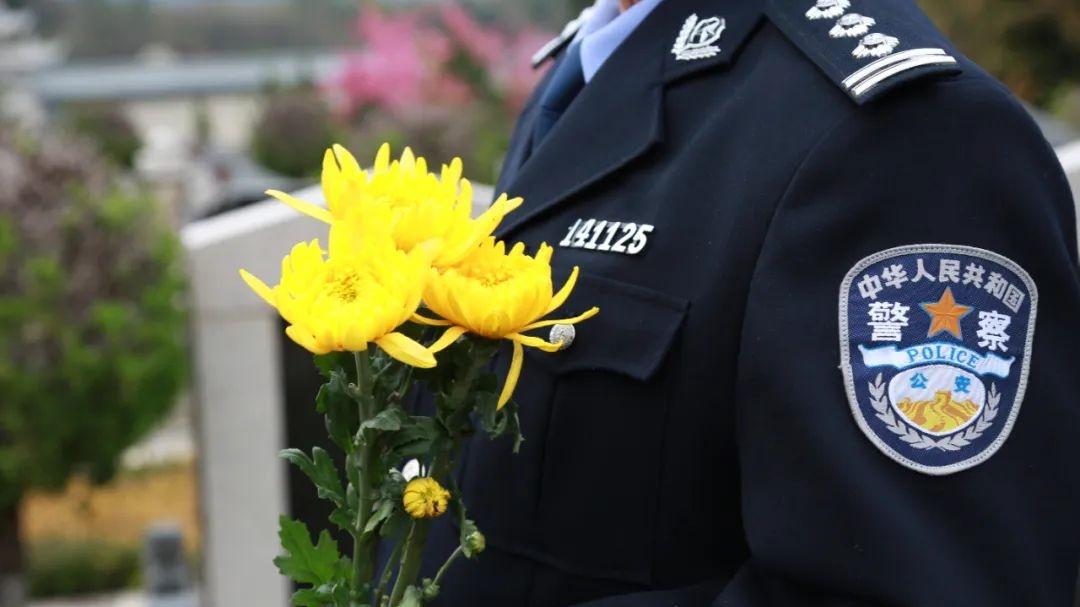 1995年原平市四名英雄，面对枪口和即将引爆的炸弹，他们冲了上去