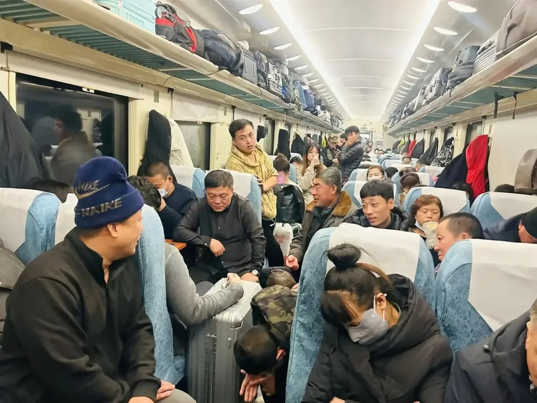 绿皮秒空、高铁空座：不是慢车赢了，是钱包输了