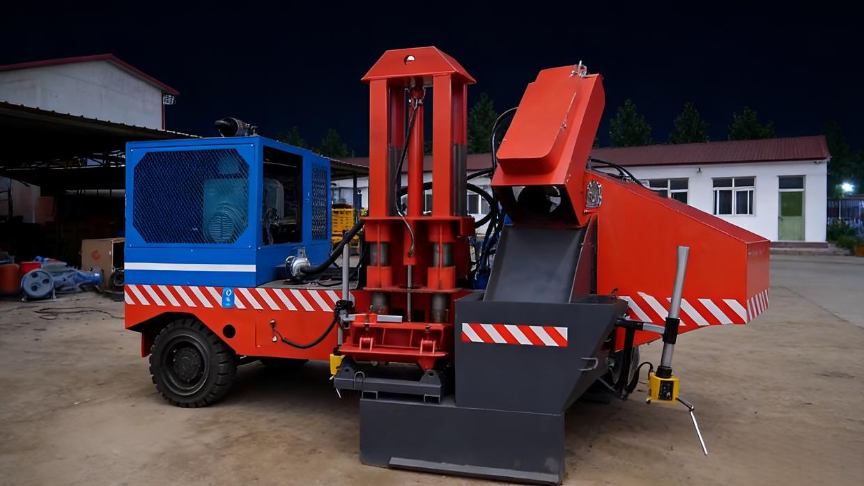 2019年，河北一男子发明了一款路缘石成型机，减轻了工人的负担