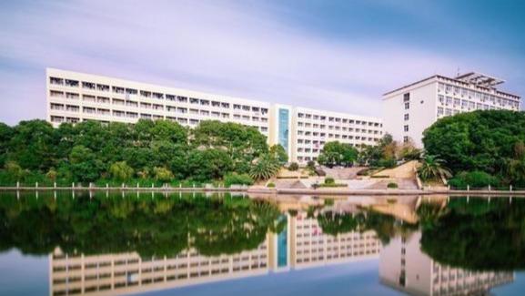 江西财经大学学风好不好？当教授们把论文从学术期刊“写”进四川脱贫县的农户家时，答案已经写在田埂上了