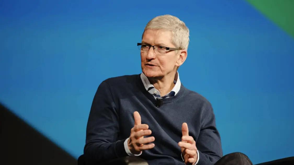 苹果召开全员大会，库克罕见回应退休及接班计划