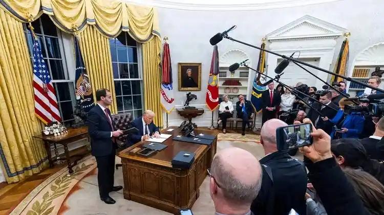 白宫记者晚宴突发枪击，特朗普夫妇紧急撤离，会不会是伊朗干的？