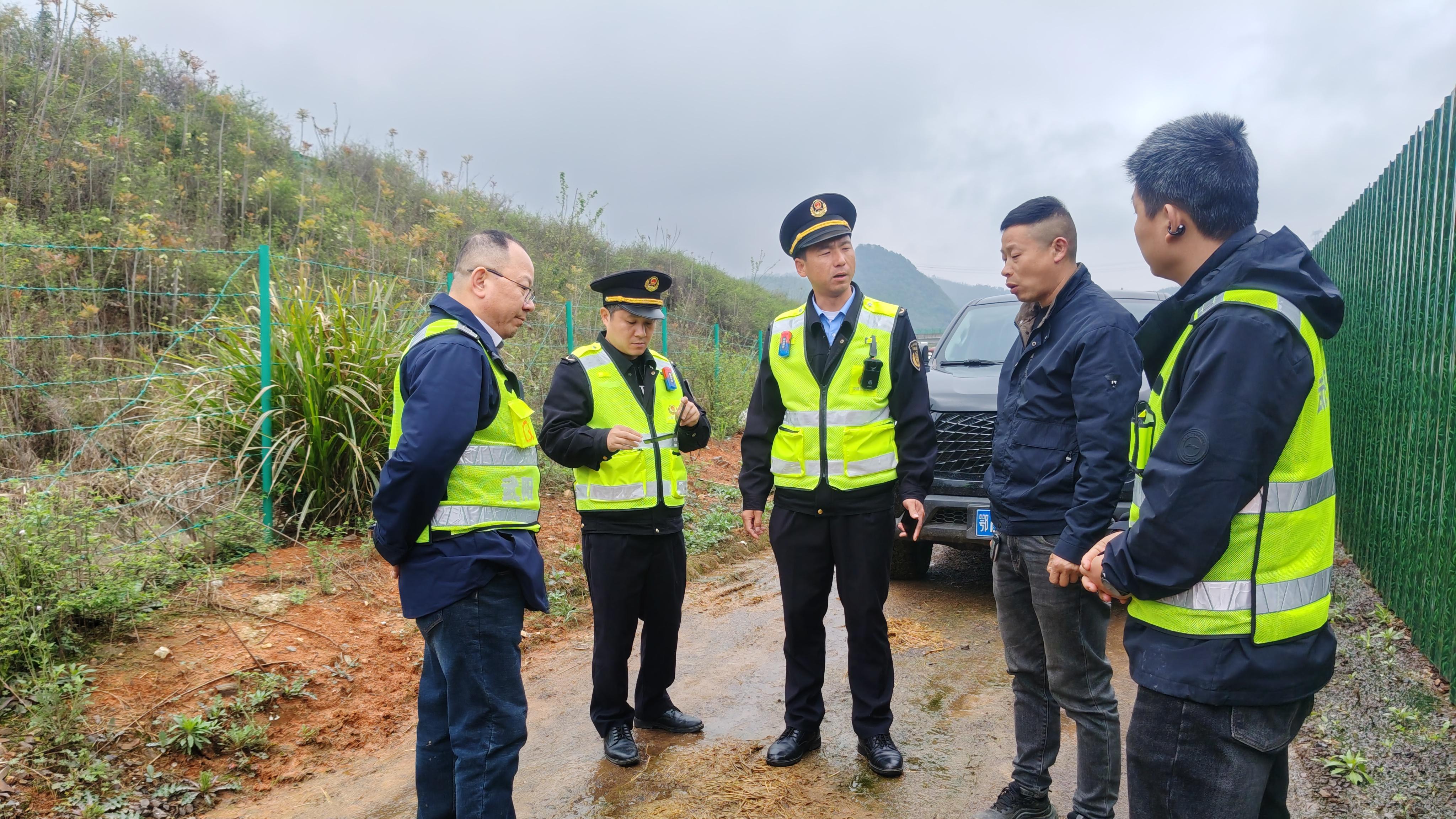 湖北高速路政二支队七大队：路企养护齐发力 联合排查除隐患