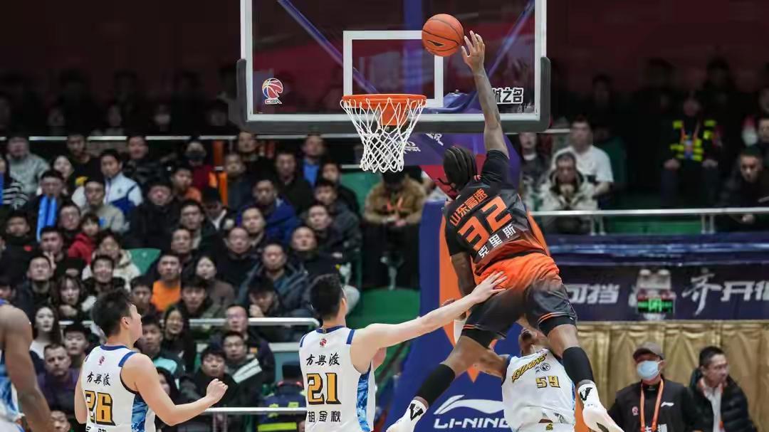 马基斯-克里斯23分11板3助 山东高速队主场93比87战胜浙江