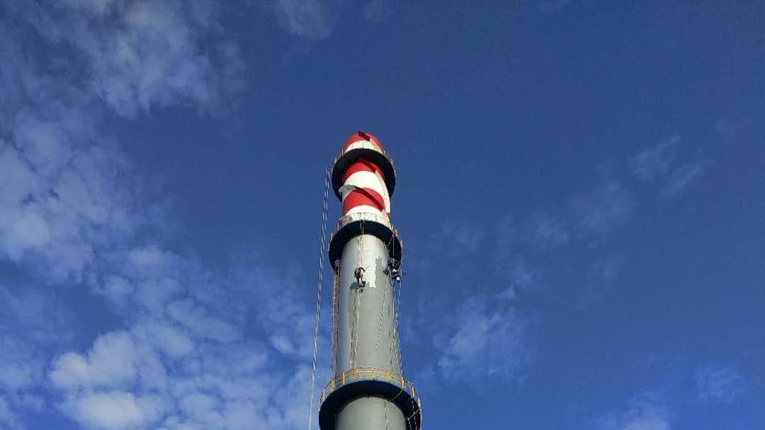 钢烟囱外壁油漆工程竣工，安全美观双达标