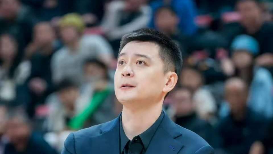 掌舵人离去，王朝之困：辽宁男篮的“后杨鸣时代”挑战