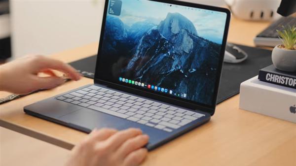 同时打开60个应用：苹果8GB依然流畅 Windows竟然关机了！