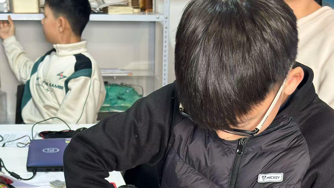 在创客实验室长大的孩子未来差不了
