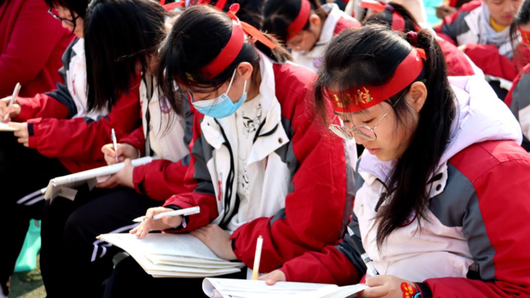 别让高考困住你，左手死磕分数，右手拥抱“人生B面”的无限可能