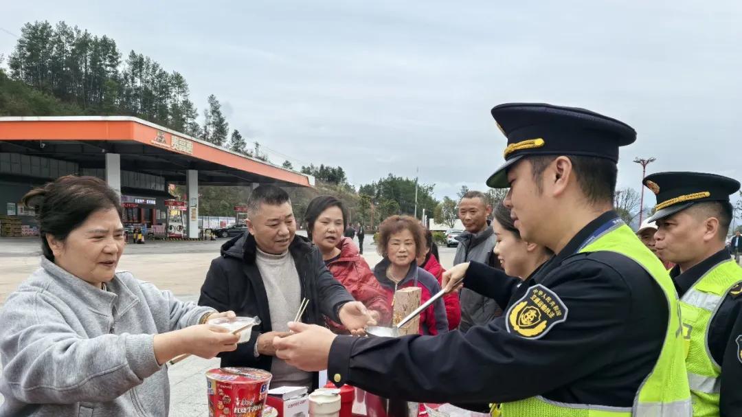 元宵暖旅途 平安伴您行