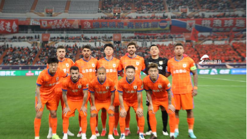 劲爆！山东泰山队热身赛2比9被申花血洗，阿尔瓦罗依然未出场，中后场全华班扛不住对方冲击，中场成最薄弱