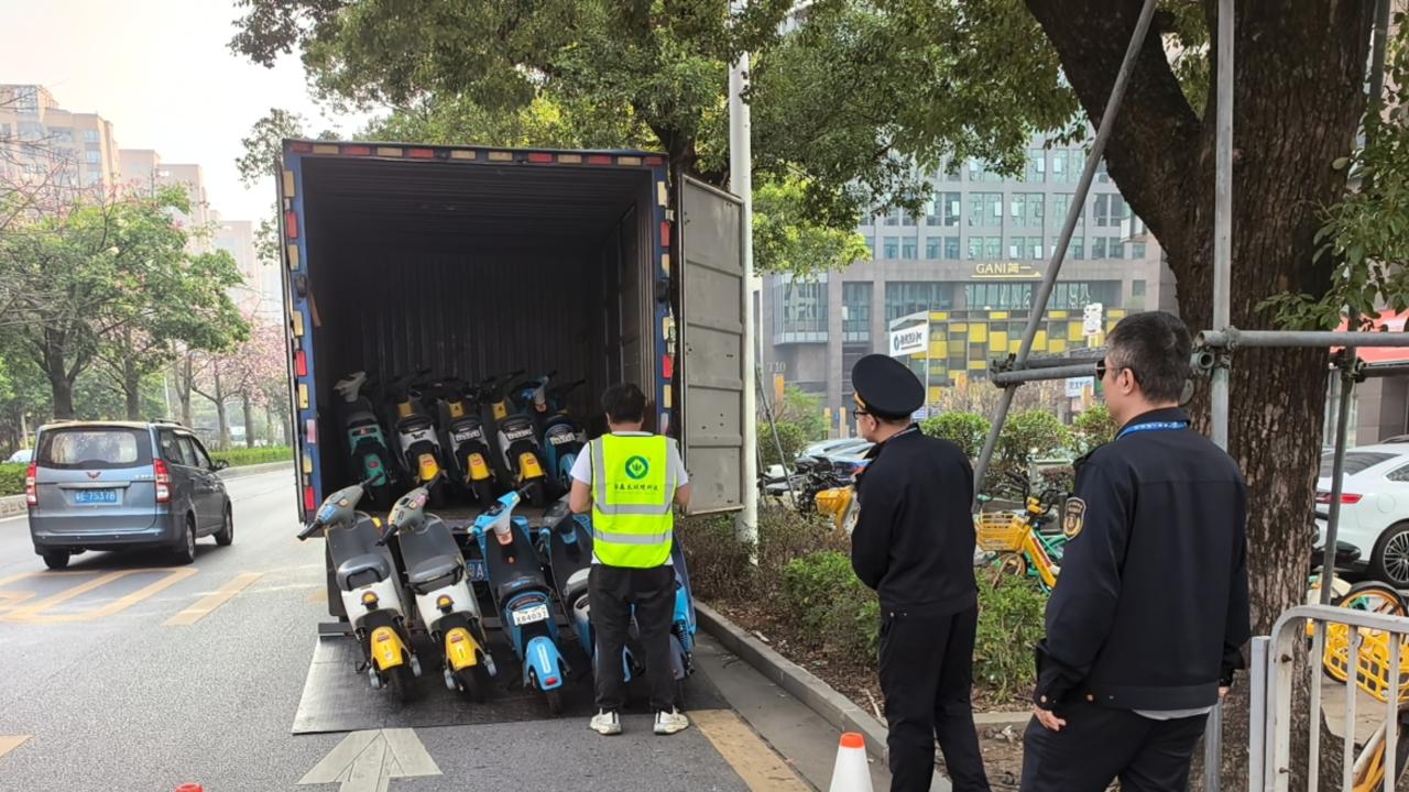 不戴盔、不通电！佛山出台规定管理共享电动自行车