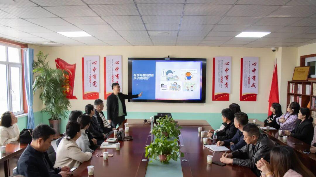 家校同心·赋能成长：走进衡水十三中校园的心理健康“家”油站
