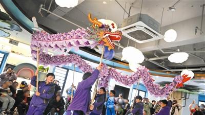 龙狮欢腾暖童心